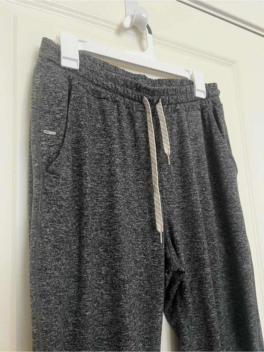 Vuori Sweatpants size large - Picture 2 of 6
